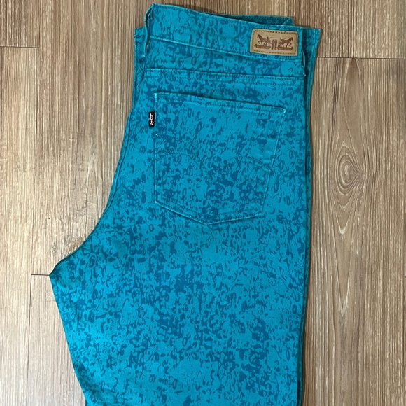 Levi’s Women Perfectly Slimming 512 Straight Leg - Picture 4 of 7